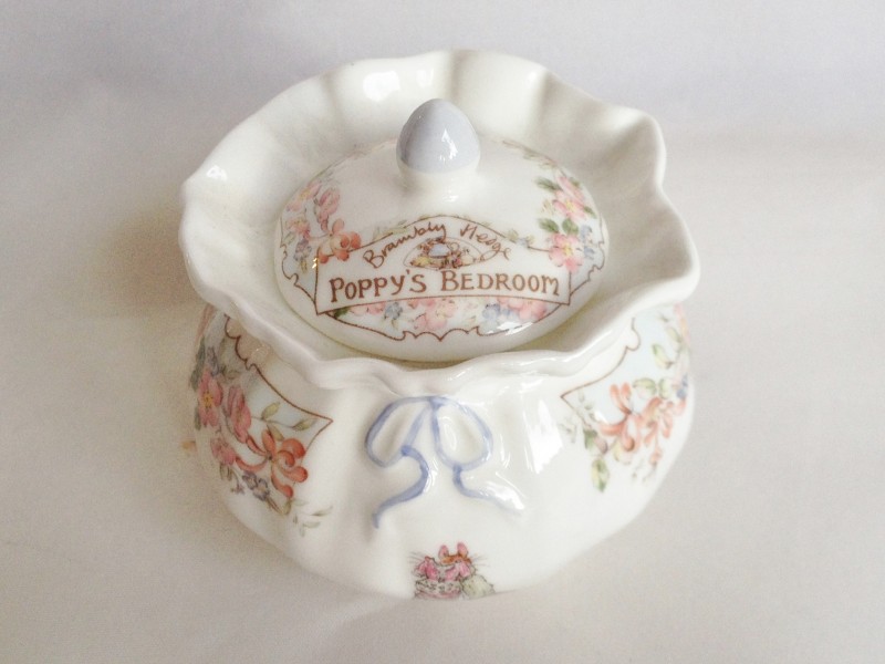 Nivag Collectables Royal Doulton Brambly Hedge Poppy's Bedroom Dorothy Pot