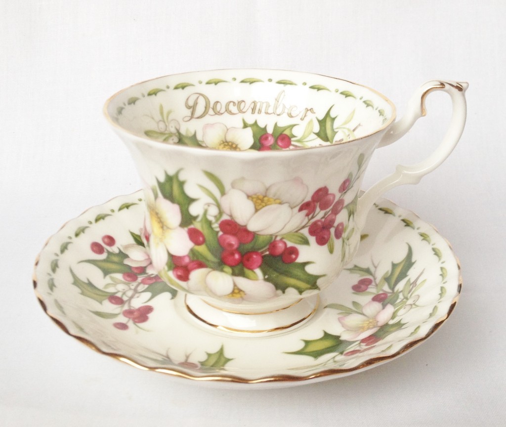 Nivag Collectables: Royal Albert - Flower of the Month Series: December