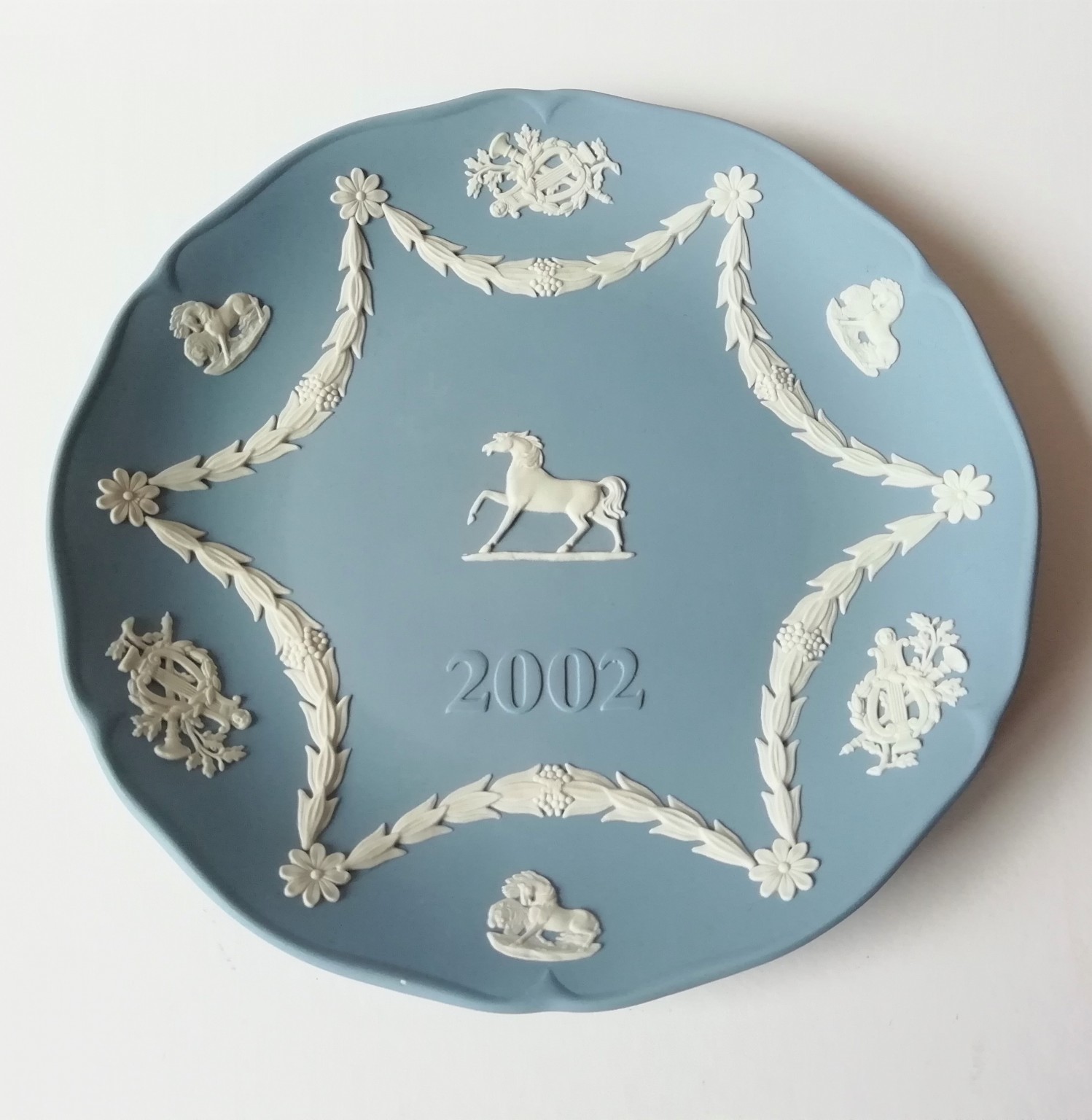 ウエッジウッド　year  plate 2002 Nivag Collectables: Wedgwood - Blue Jasperware: George Stubbs 2002
